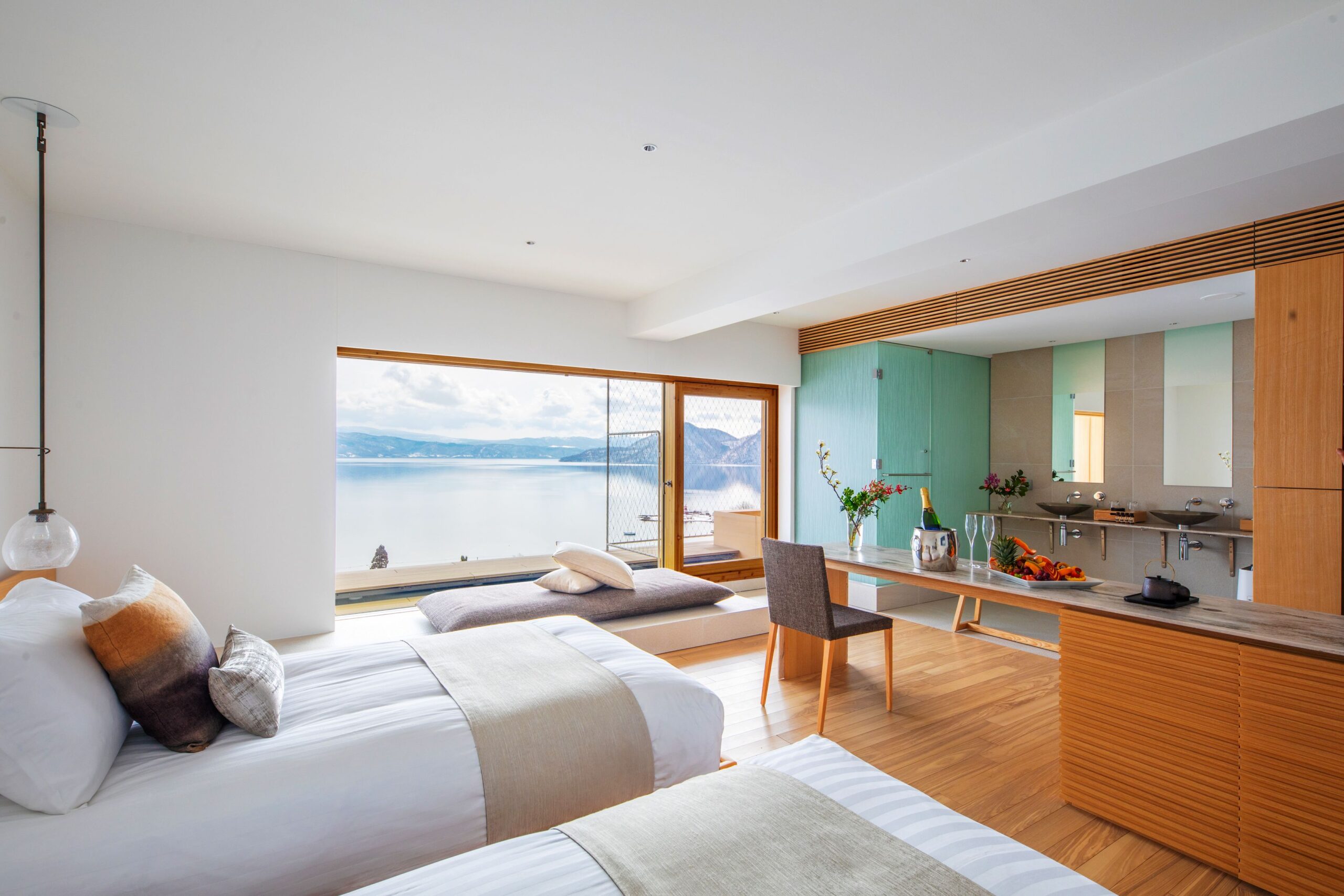 WE Hotel Toya ロビー